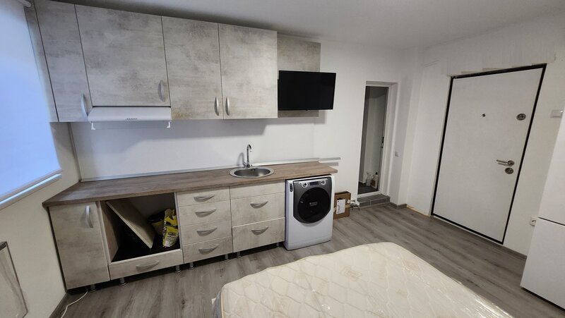 Berceni, Nesti, semistradal, 10 min. metrou,moderna, et. 1/4,